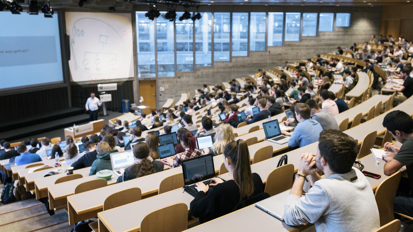 Chi studia fuori cantone dovrebbe aver diritto ad un massimo di 18'000 franchi