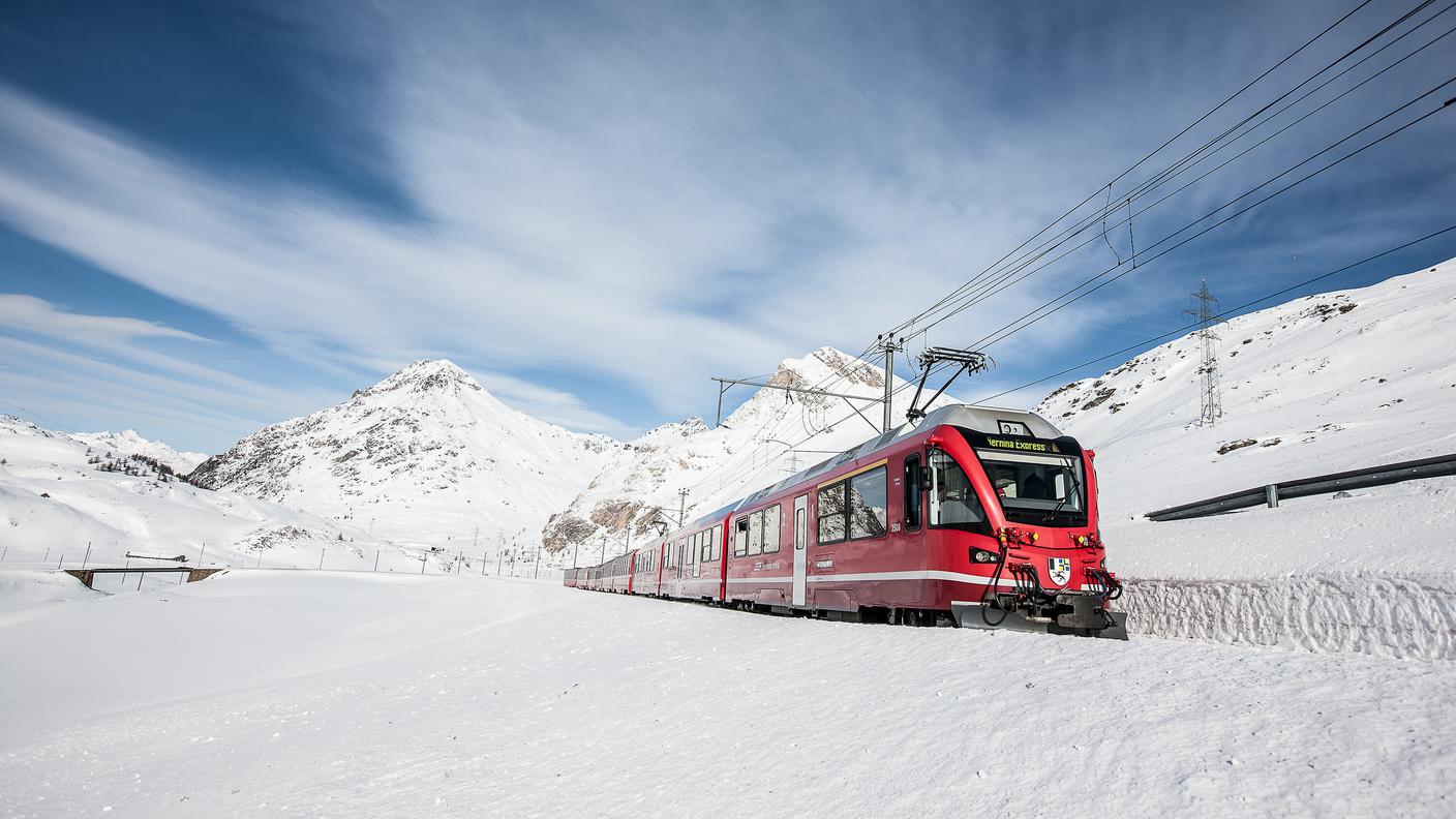 Un treno della Ferrovia retica sul Passo del Bernina