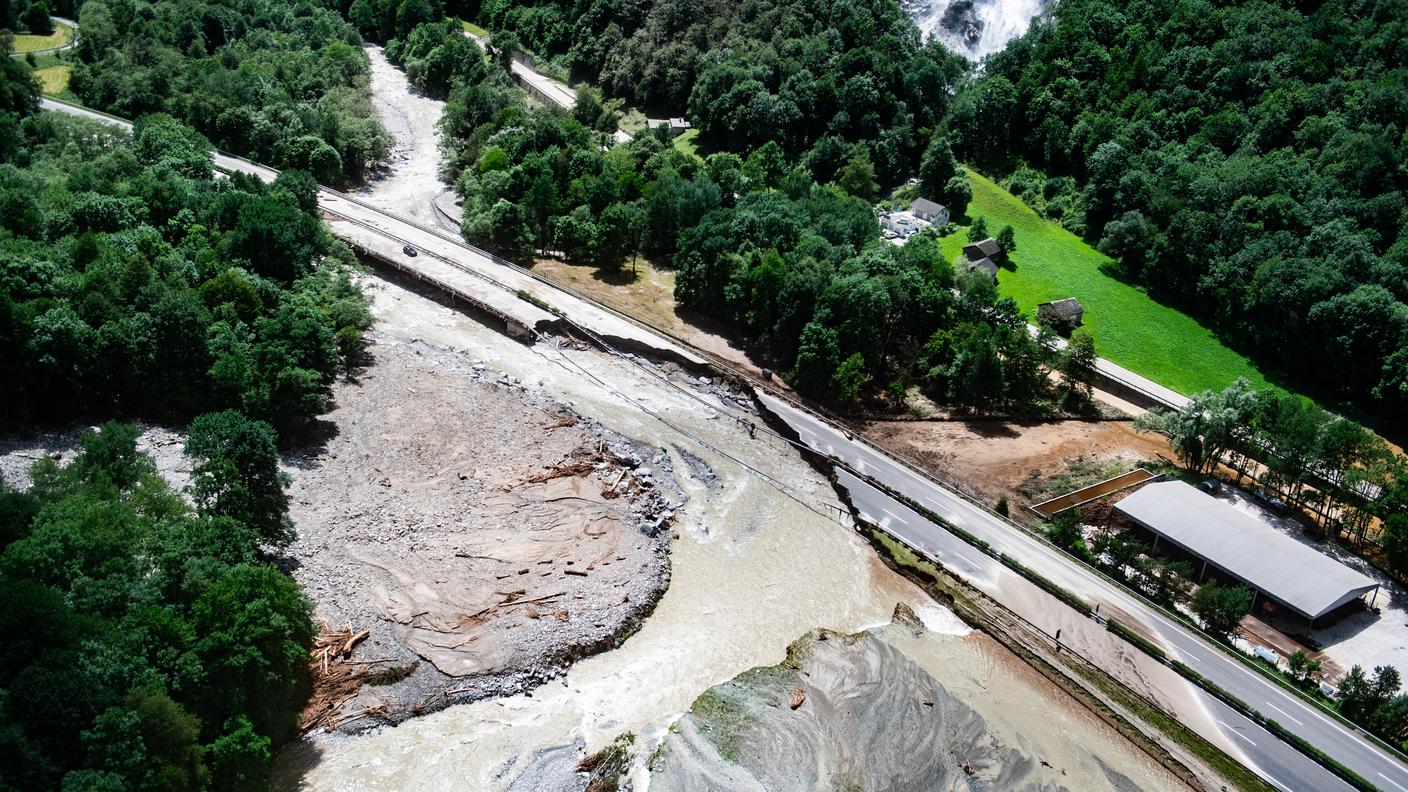 L'autostrada A13 distrutta in Mesolcina