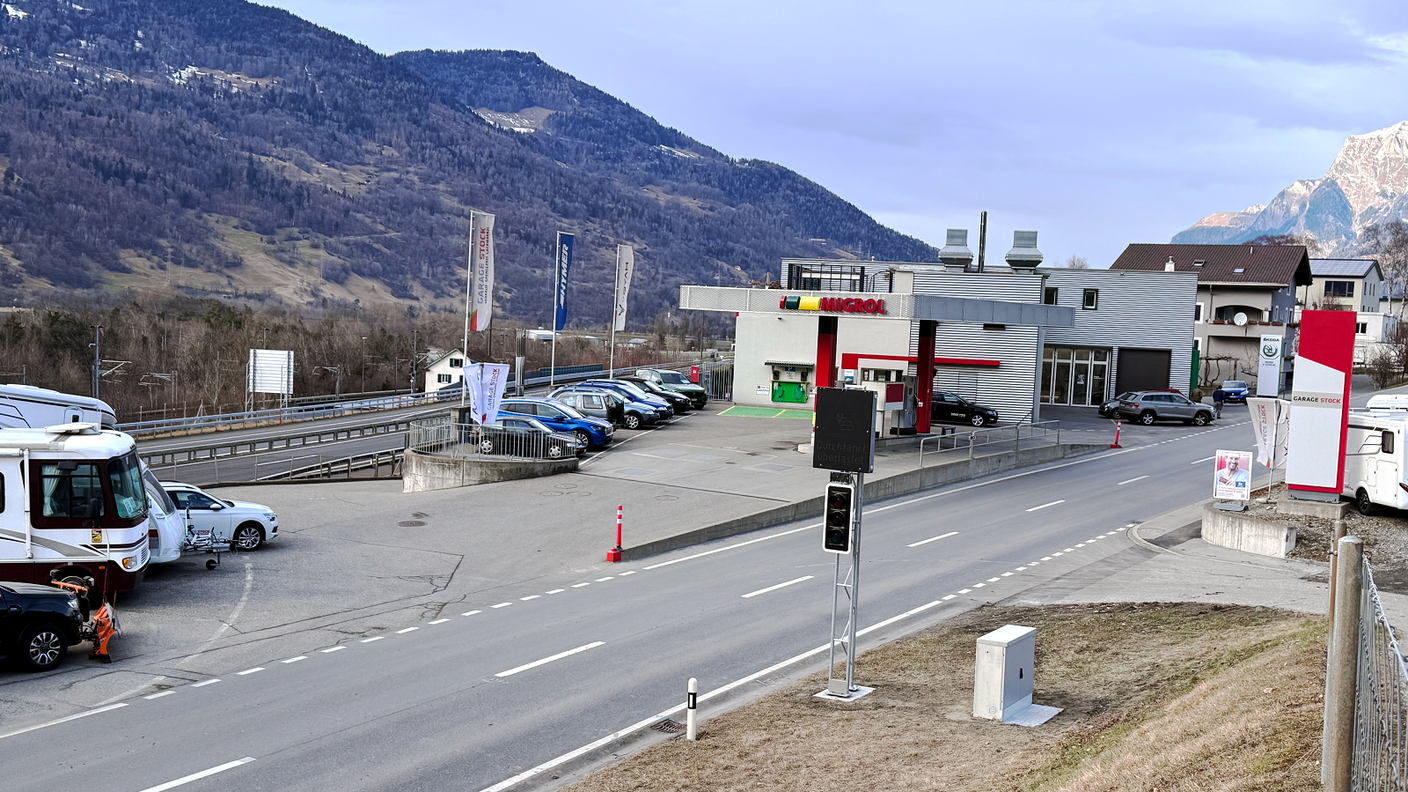 Foto_Ampel_schwarz_quer__w_1600__h_0.png