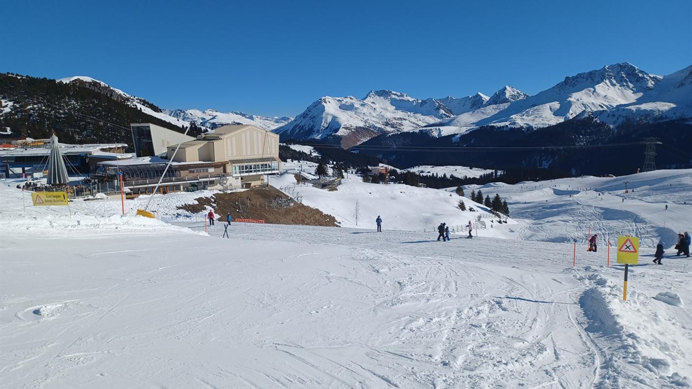 L'incrocio con la strada pedonale dove è avvenuta la caduta sulle piste di Arosa.jpg