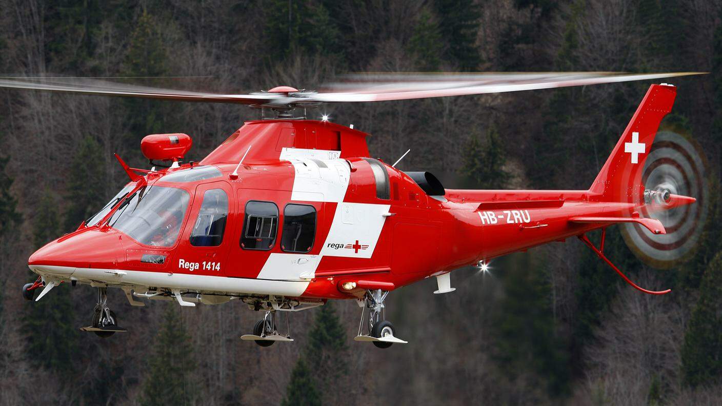 L'operaio ferito è stato trasportato in ospedale da un elicottero della REGA