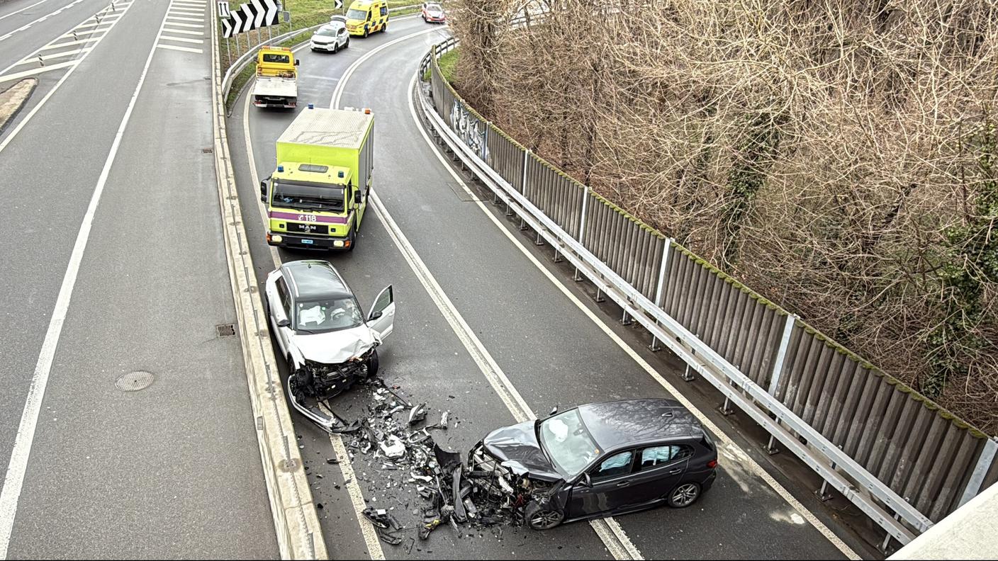 Le due vetture coinvolte nello scontro sulla Mendrisio-Rancate