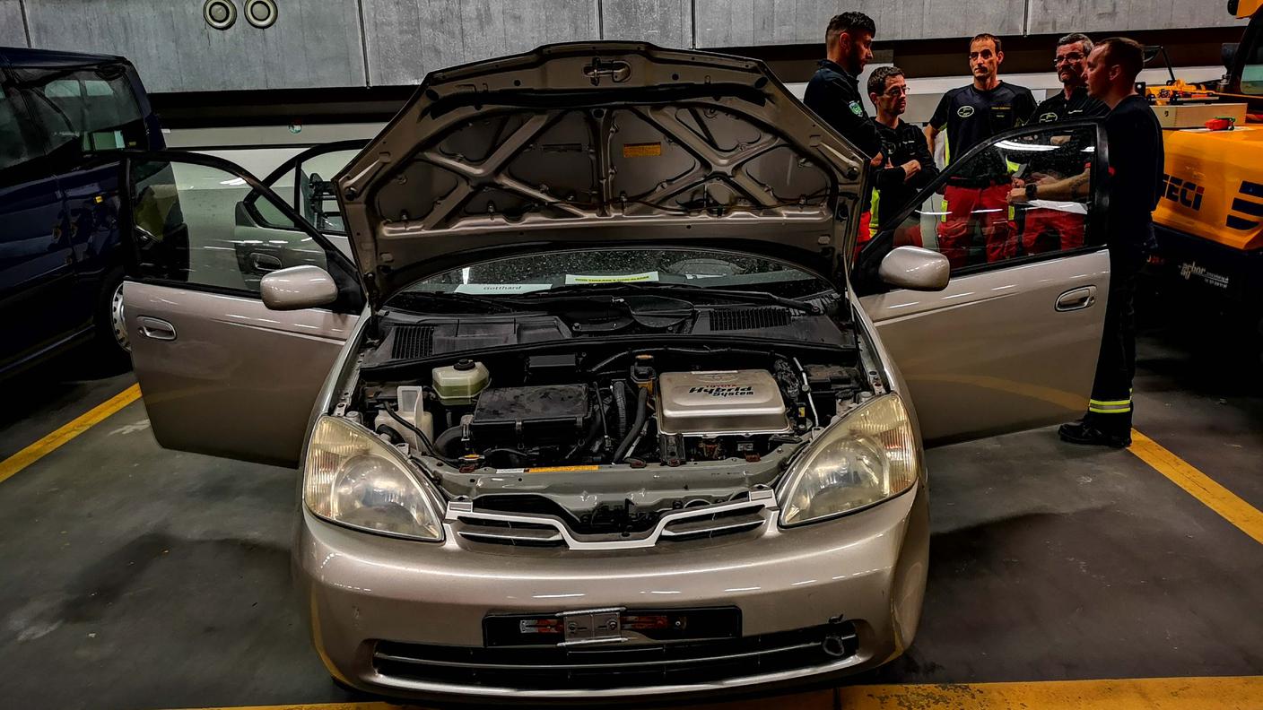 Un momento del corso informativo sugli incendi di auto a propulsione alternativa