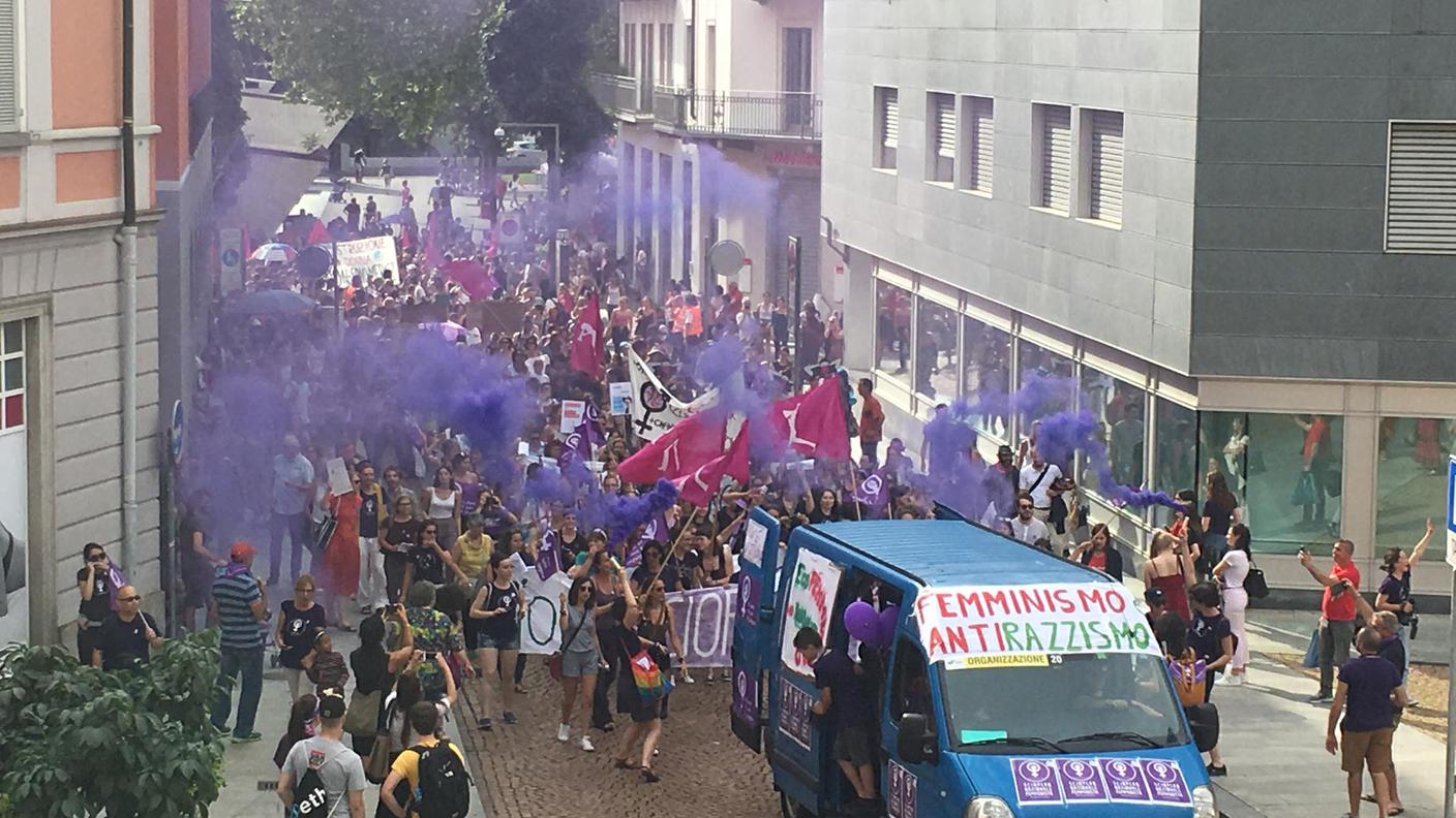 Sciopero delle donne: il corteo a Bellinzona