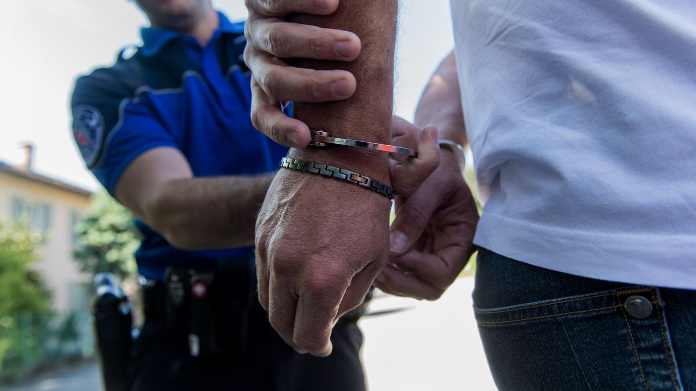Duplice arresto per infrazione aggravata alla legge sugli stupefacenti.jpg