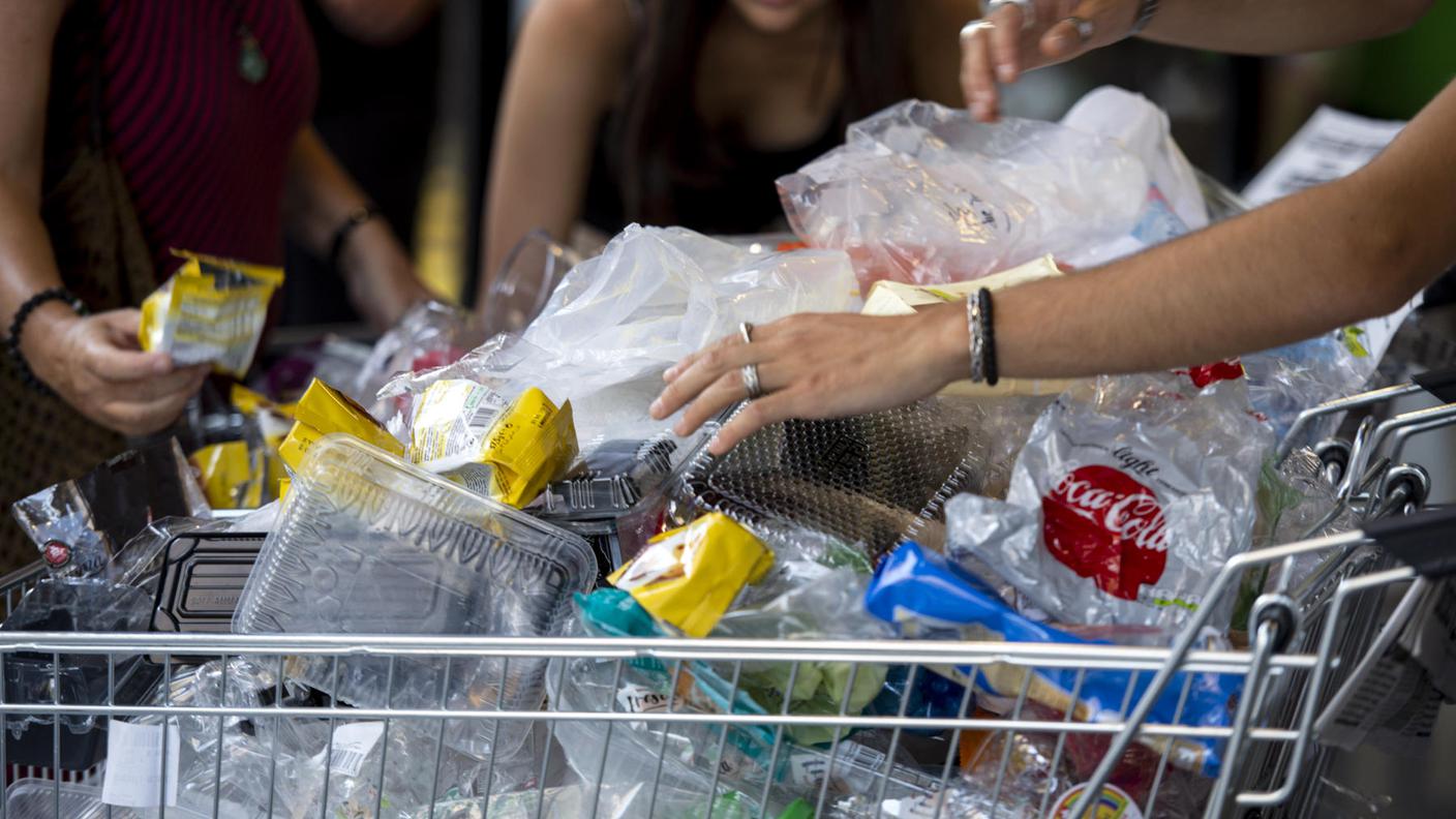 Contenitori e confezioni di plastica