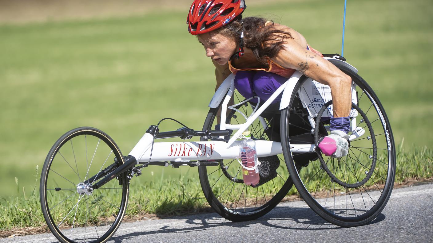 Su strada in carrozzina o con la handbike