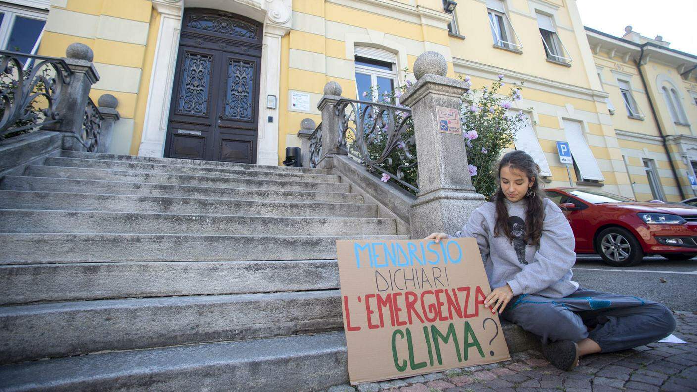 Il sit-in organizzato venerdì a Mendrisio per far dichiarare l'emergenza climatica