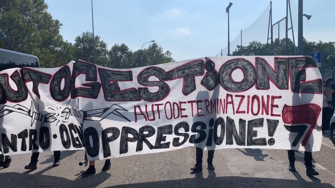 La partenza del corteo del CSOA Il Molino