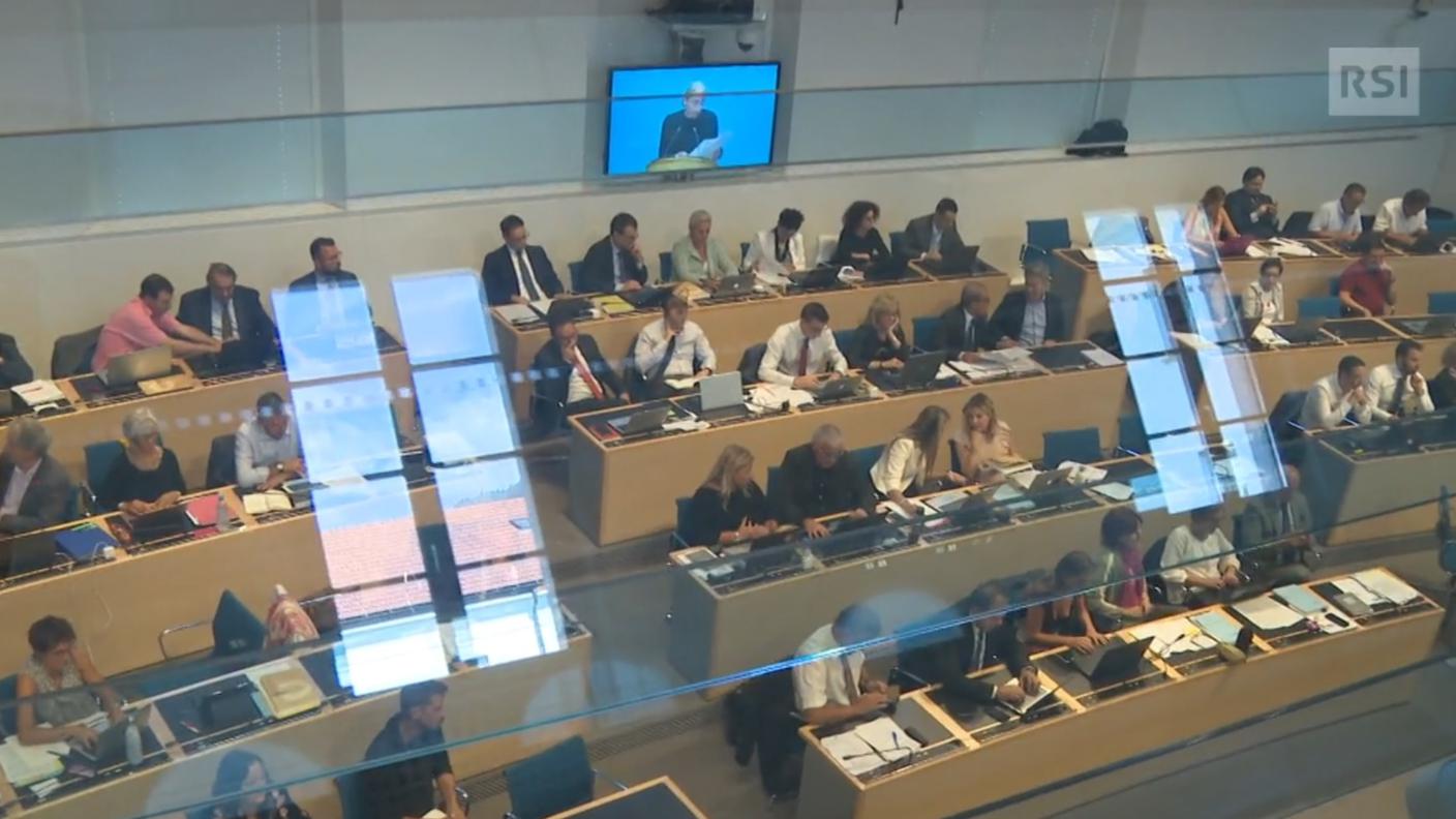 Sinistra contro i taglia alla socialità, UDC contro l'aumento della spesa pubblica