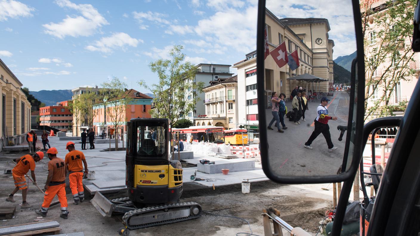 Si lavora ancora al piazzale