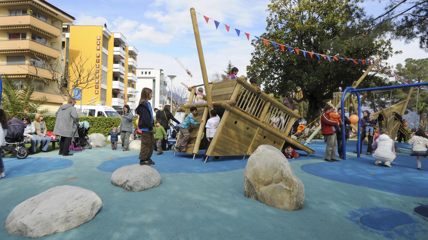 L'inaugurazione del parco giochi Burbaglio in un'immagine d'archivio