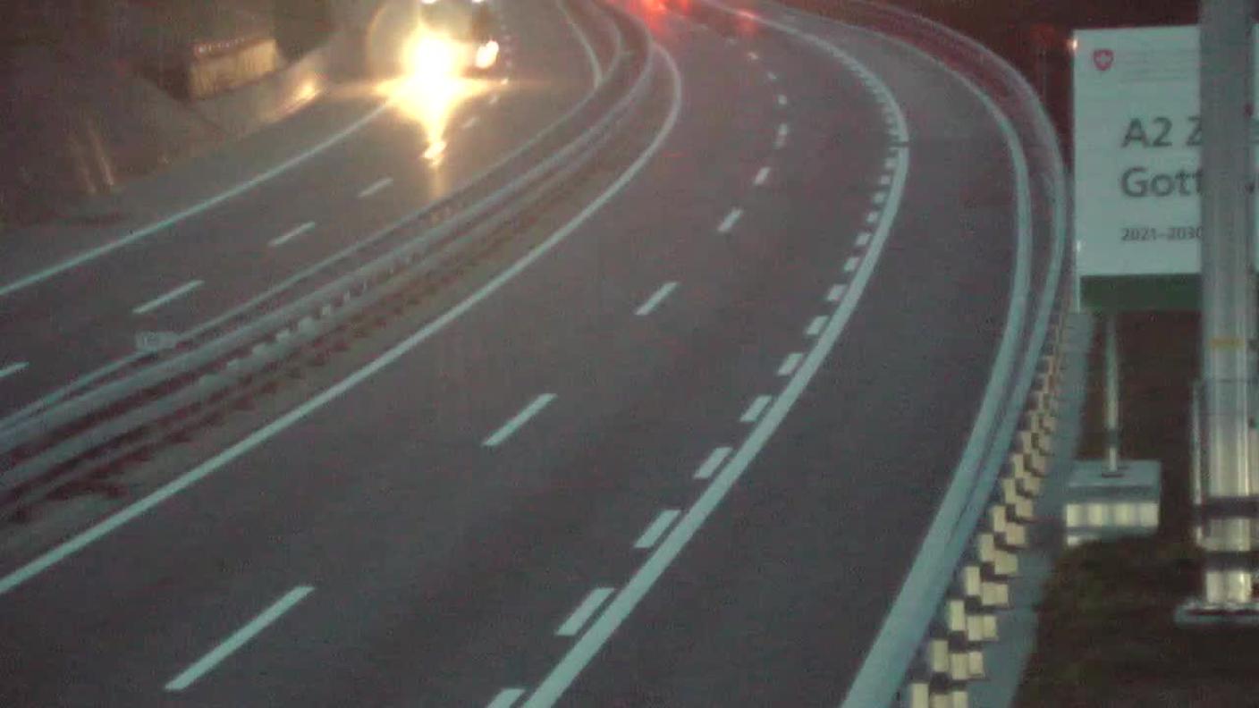 Il fotogramma della webcam posizionata prima di Göschenen e rivolta in direzione sud