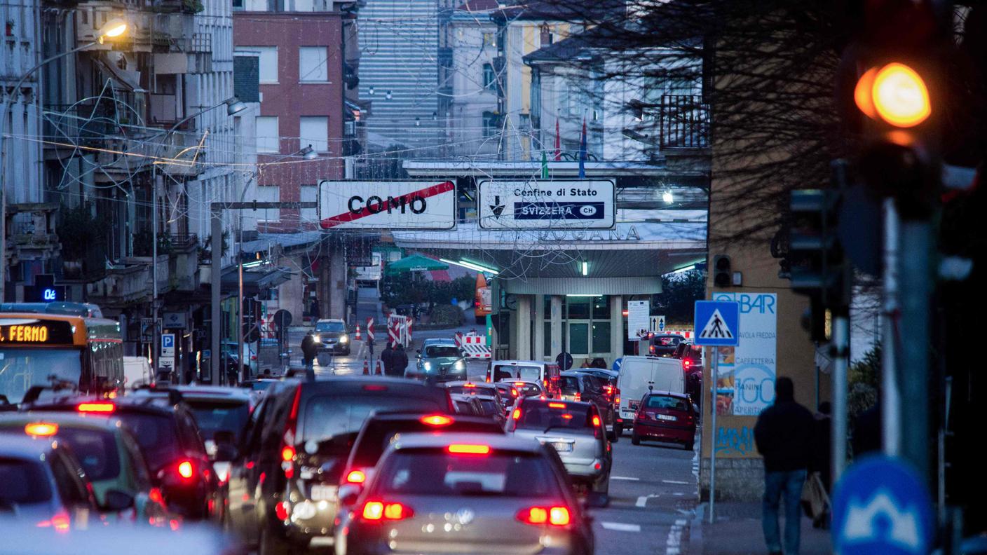 Decine di migliaia i frontalieri giornalmente vanno e vengono dalla Lombardia