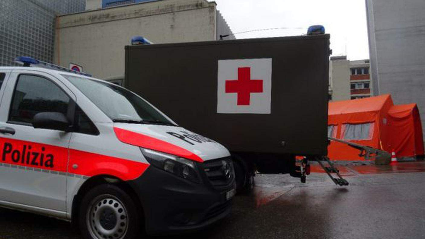 Un'ambulanza dell'esercito al San Giovanni di Bellinzona