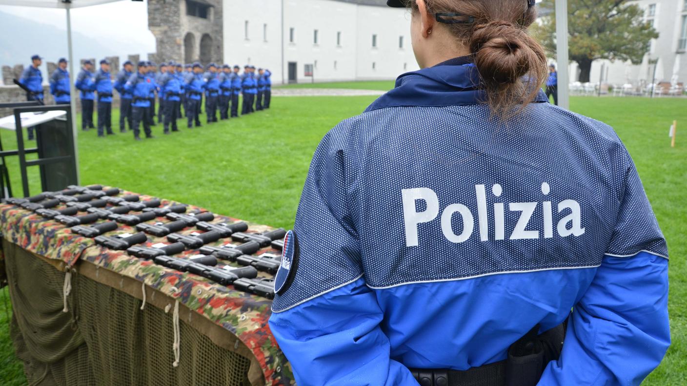 consegna armi polizia 26.10.2012 rm.jpg
