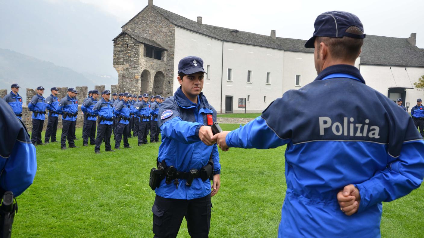 consegna armi polizia 3 26.10.2012 rm.jpg