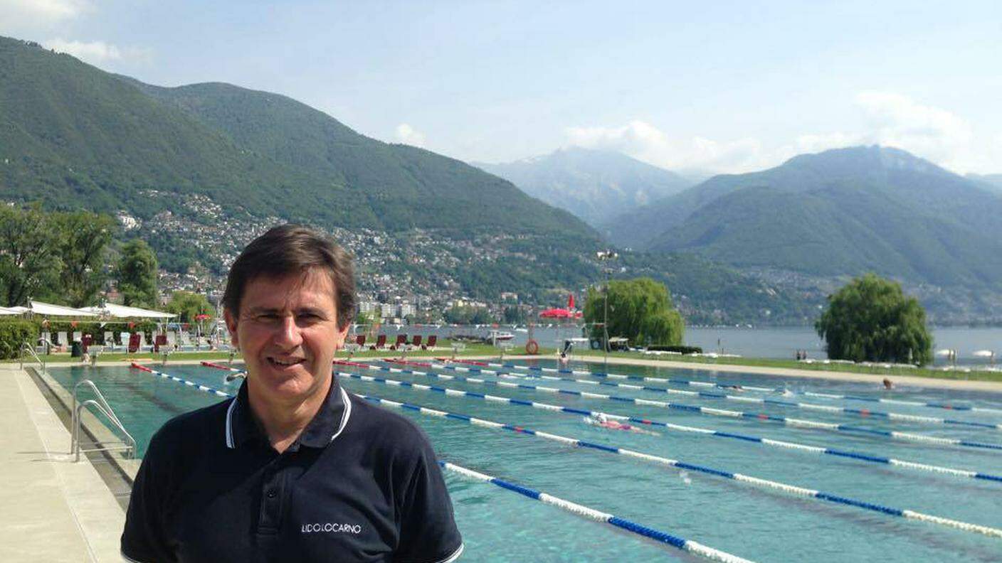 Christophe Pellandini davanti alla vasca olimpionica di Locarno