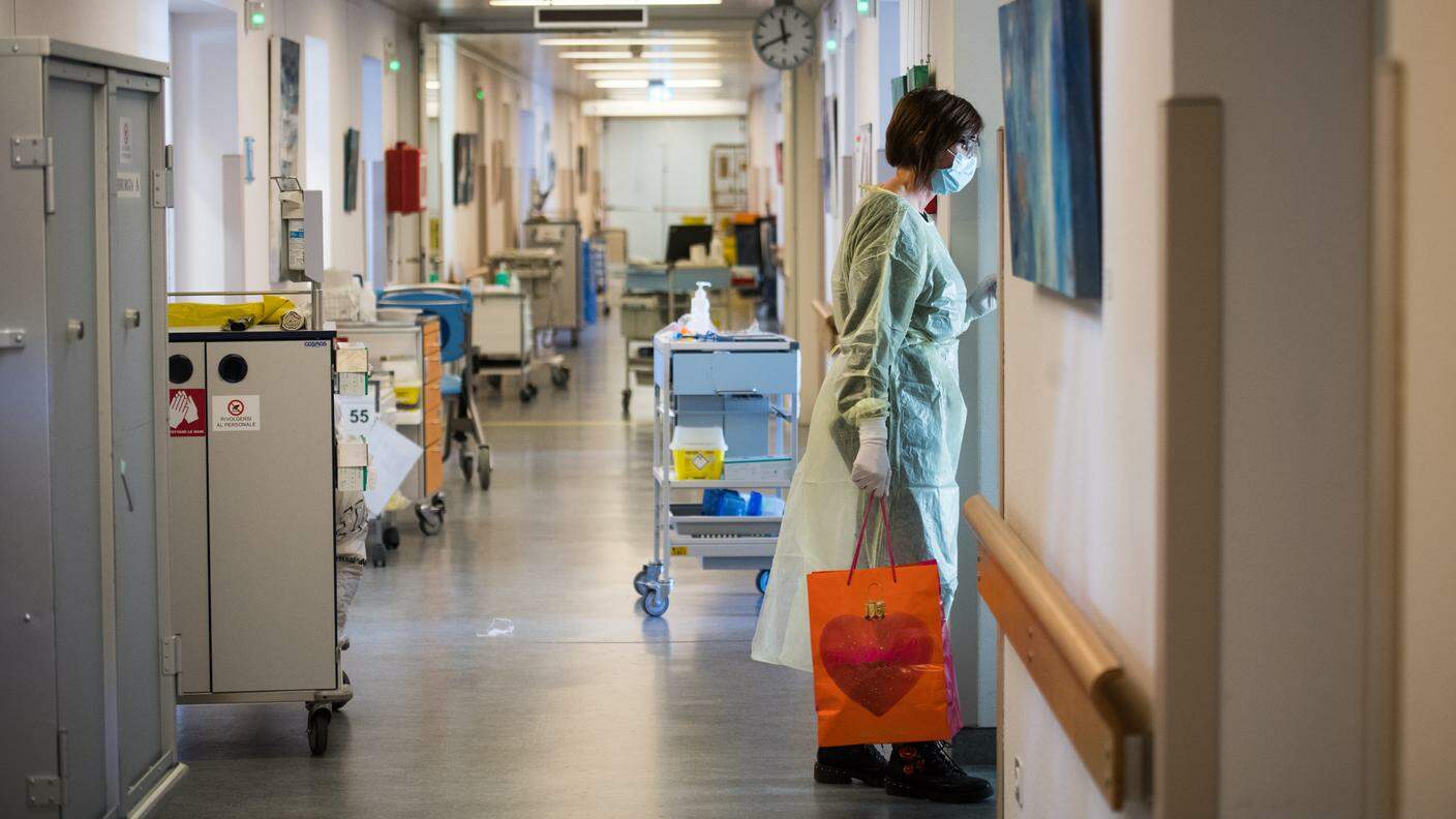 Una visita a pazienti affetti da Coronaviurs all'Ospedale EOC La Carità