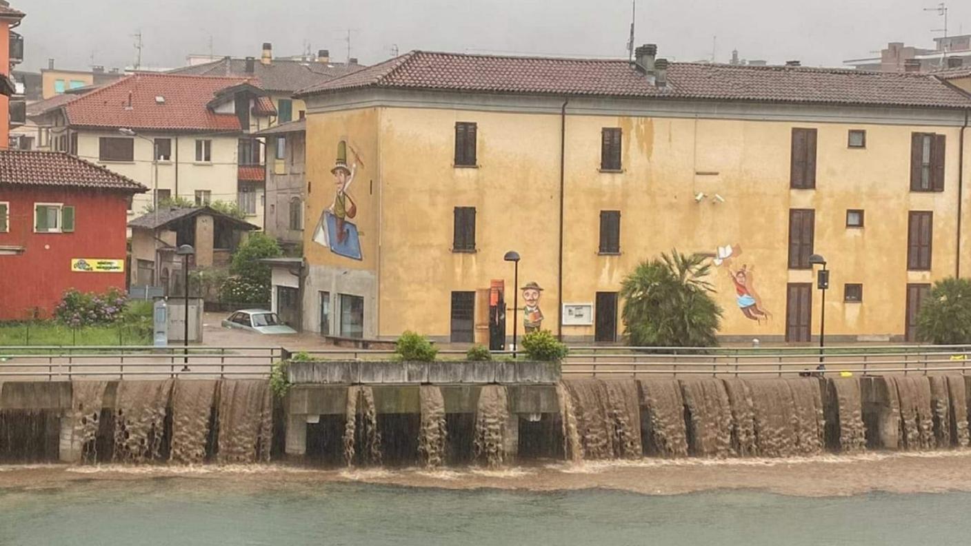 Ponte Tresa è letteralmente sommersa dalla pioggia caduta abbondante domenica