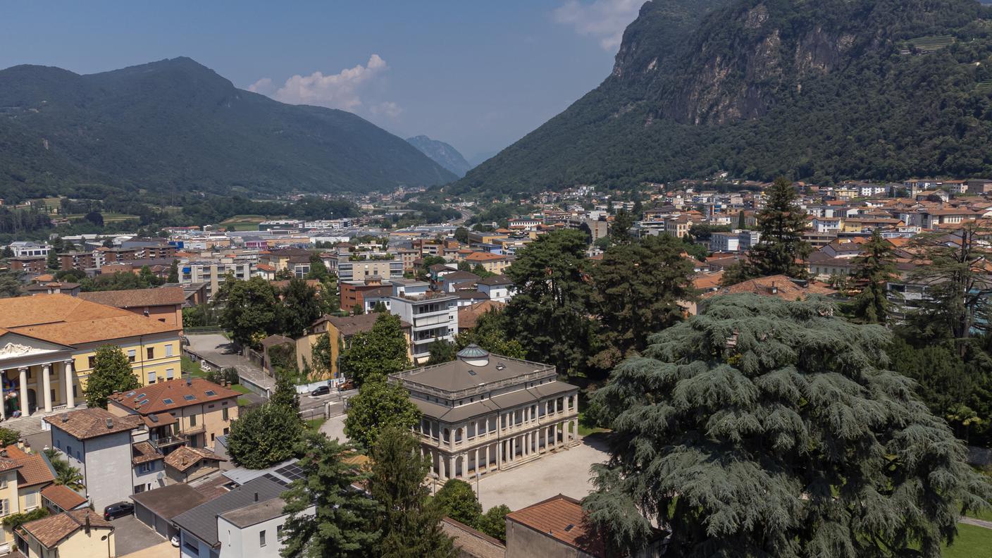 Troppi terreni edificabili, si taglia.jpg