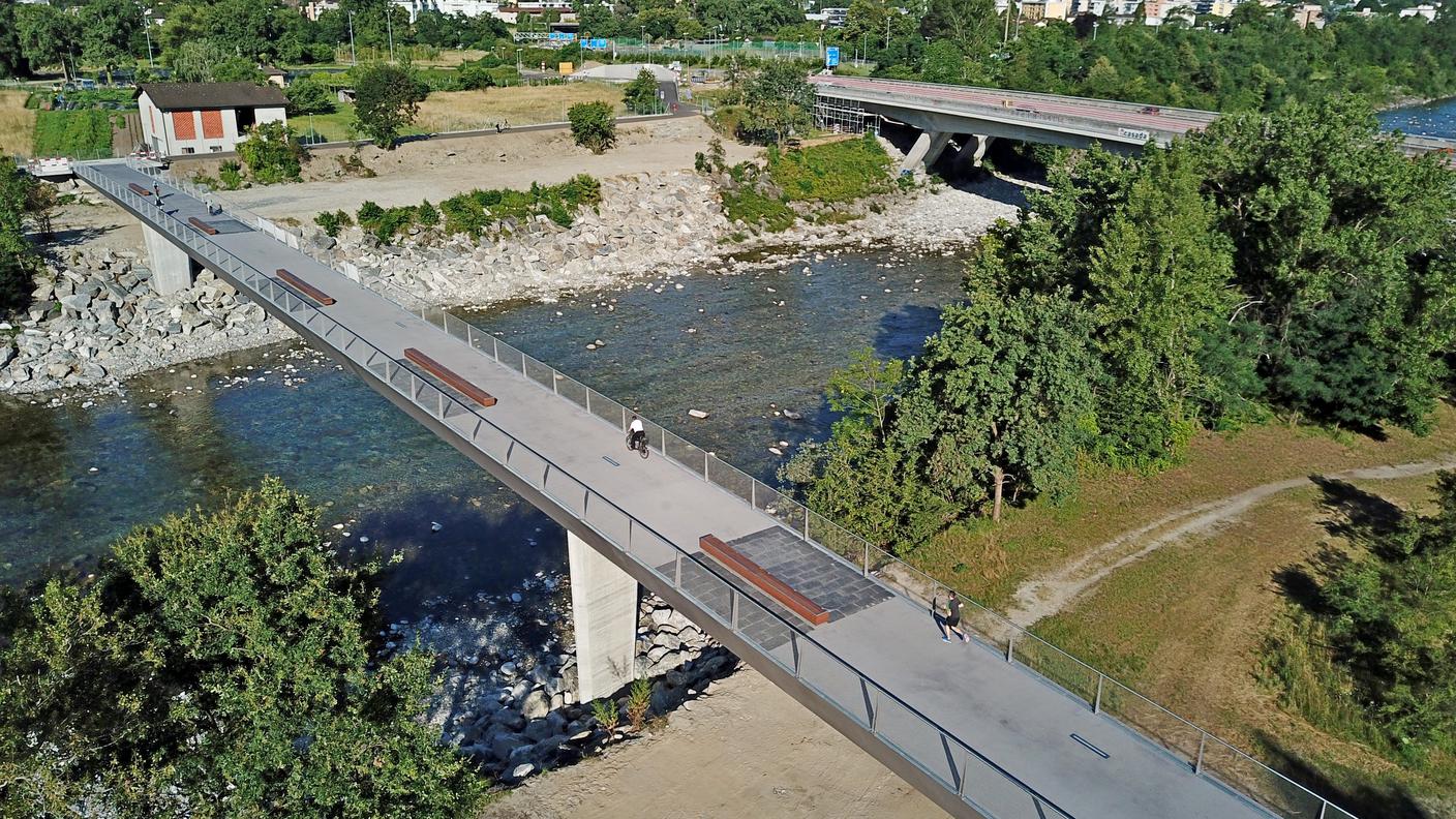 Il ponte ciclopedonabile che collega Locarno e Ascona