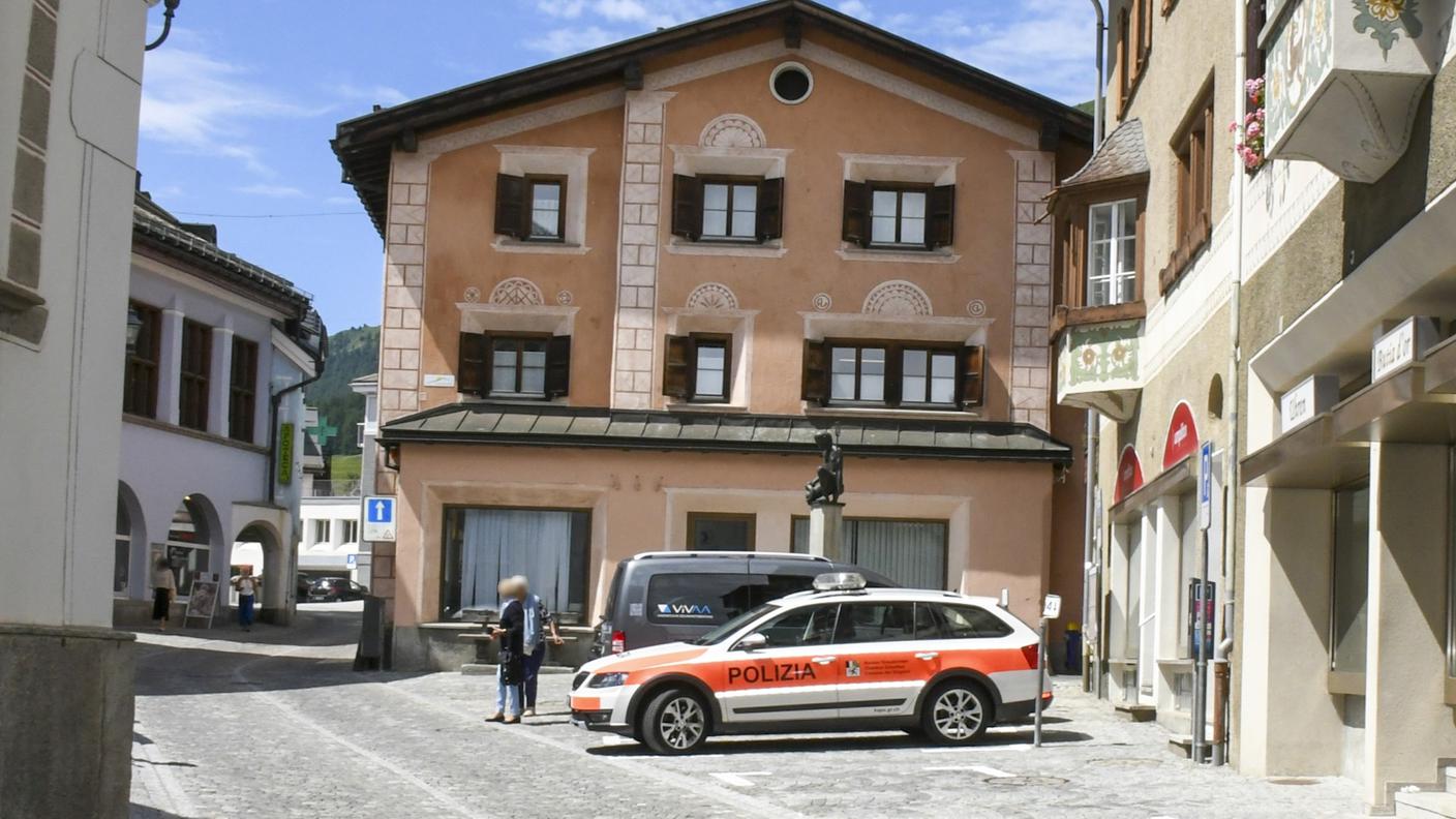 La rapina è avvenuta nel centro di Samedan