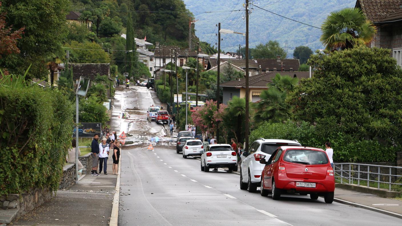 La cantonale bloccata a Cugnasco