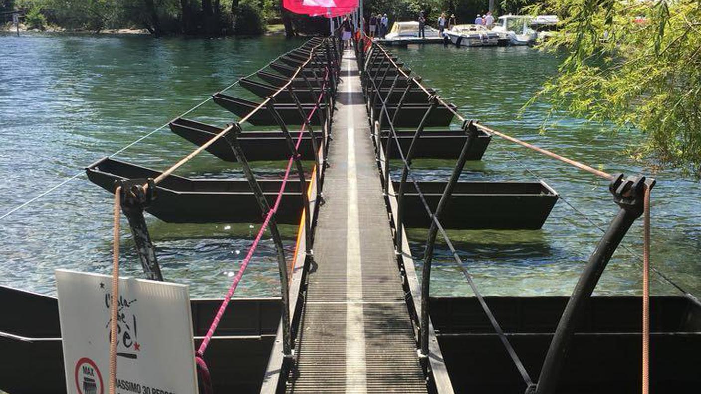 Settantacinque passi su un ponte di barche.jpeg