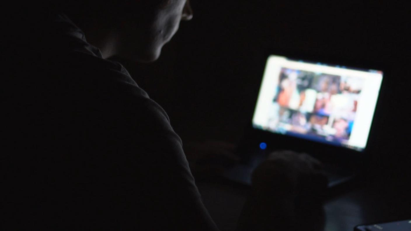 l'uomo consumava pedopornografia