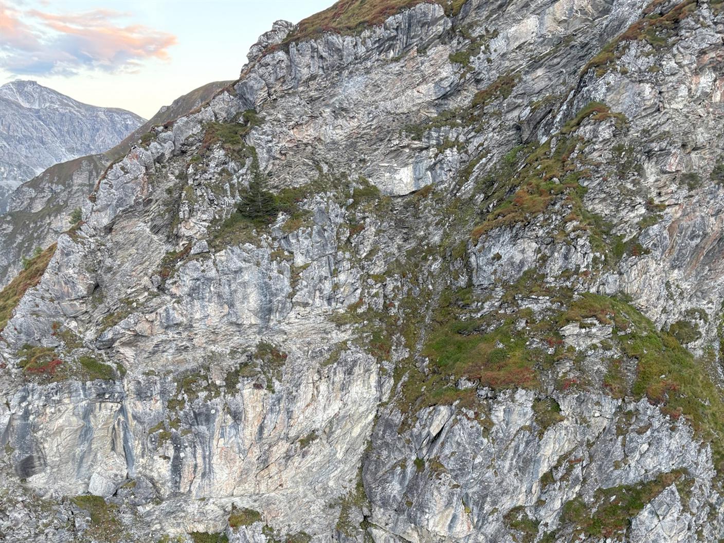 La parete rocciosa, in zona Gürgaletsch, da dove è precipitato il 63enne