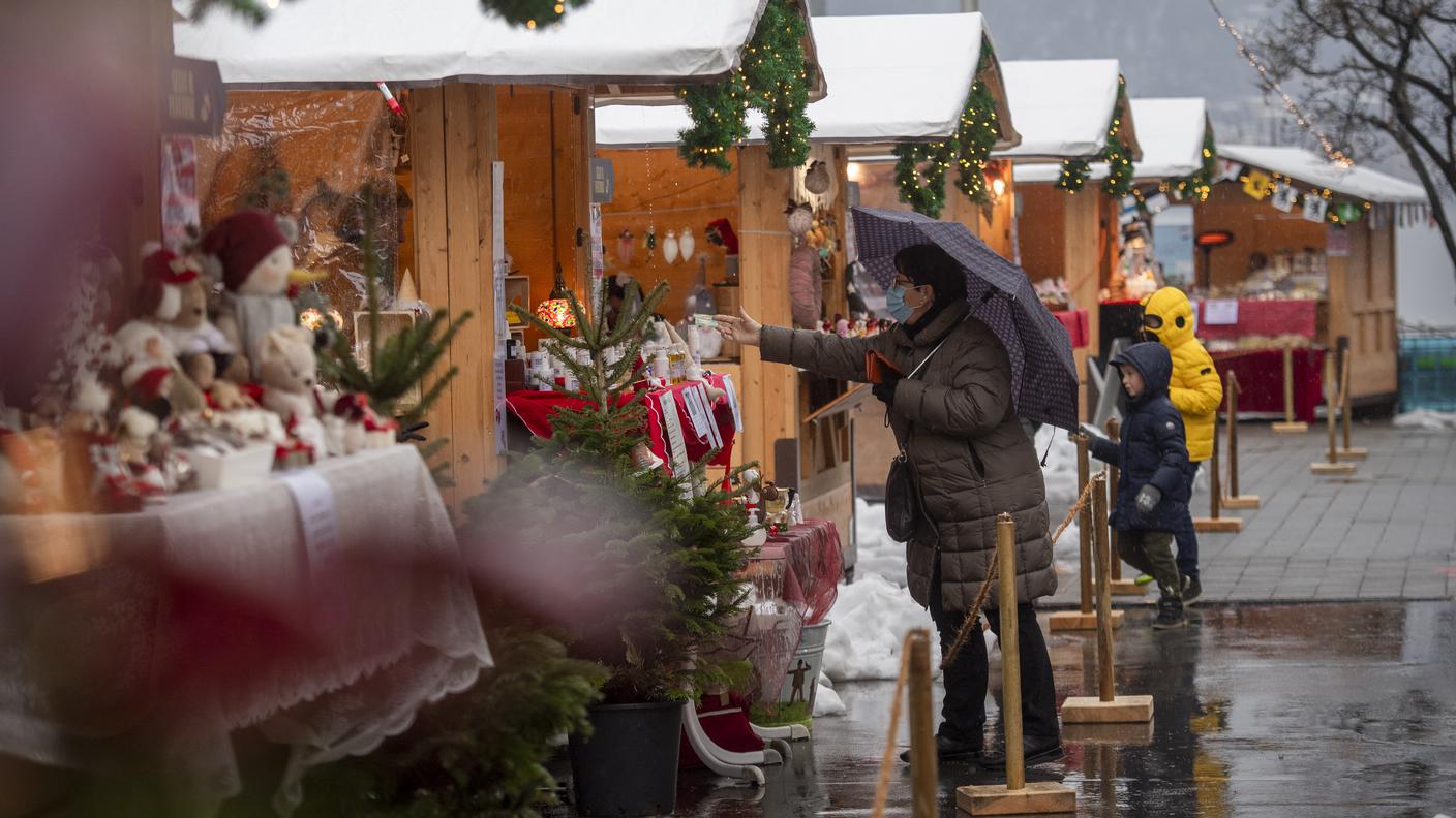 Visitatori al villaggio qualche giorno fa