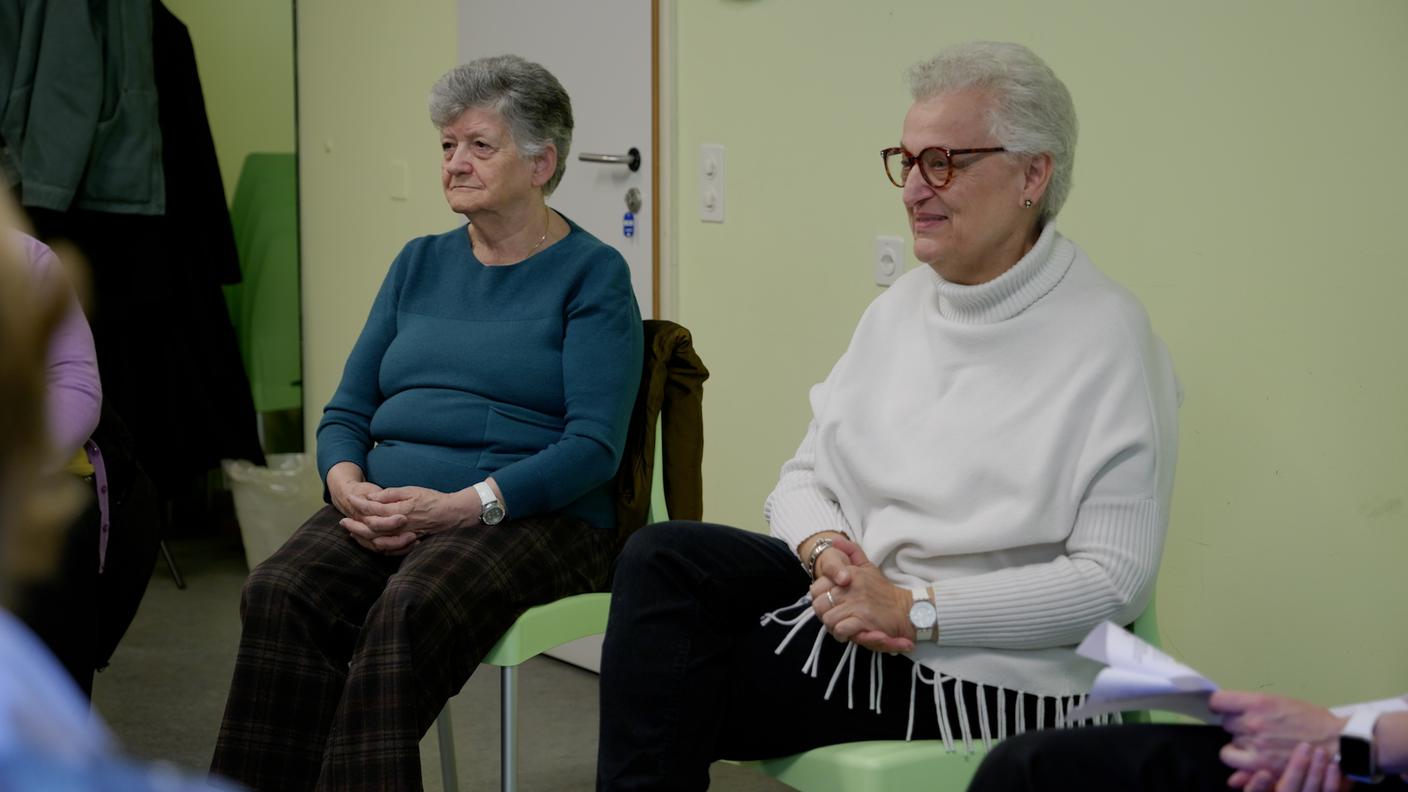 Ai Caffé narrativi ogni partecipante arricchisce l'incontro condividendo racconti autobiografici 