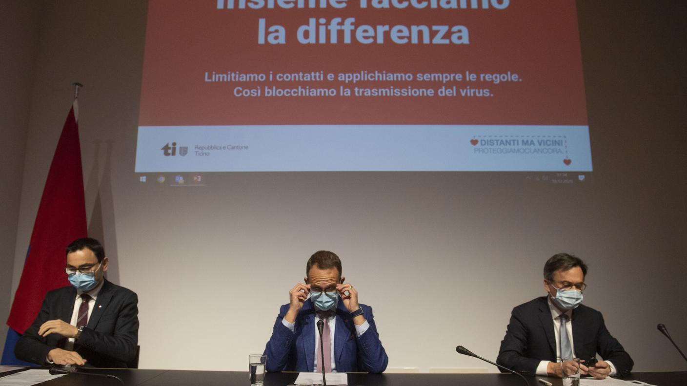 De Rosa, Gobbi e Vitta durante la conferenza stampa a Bellinzona nel tardo pomeriggio