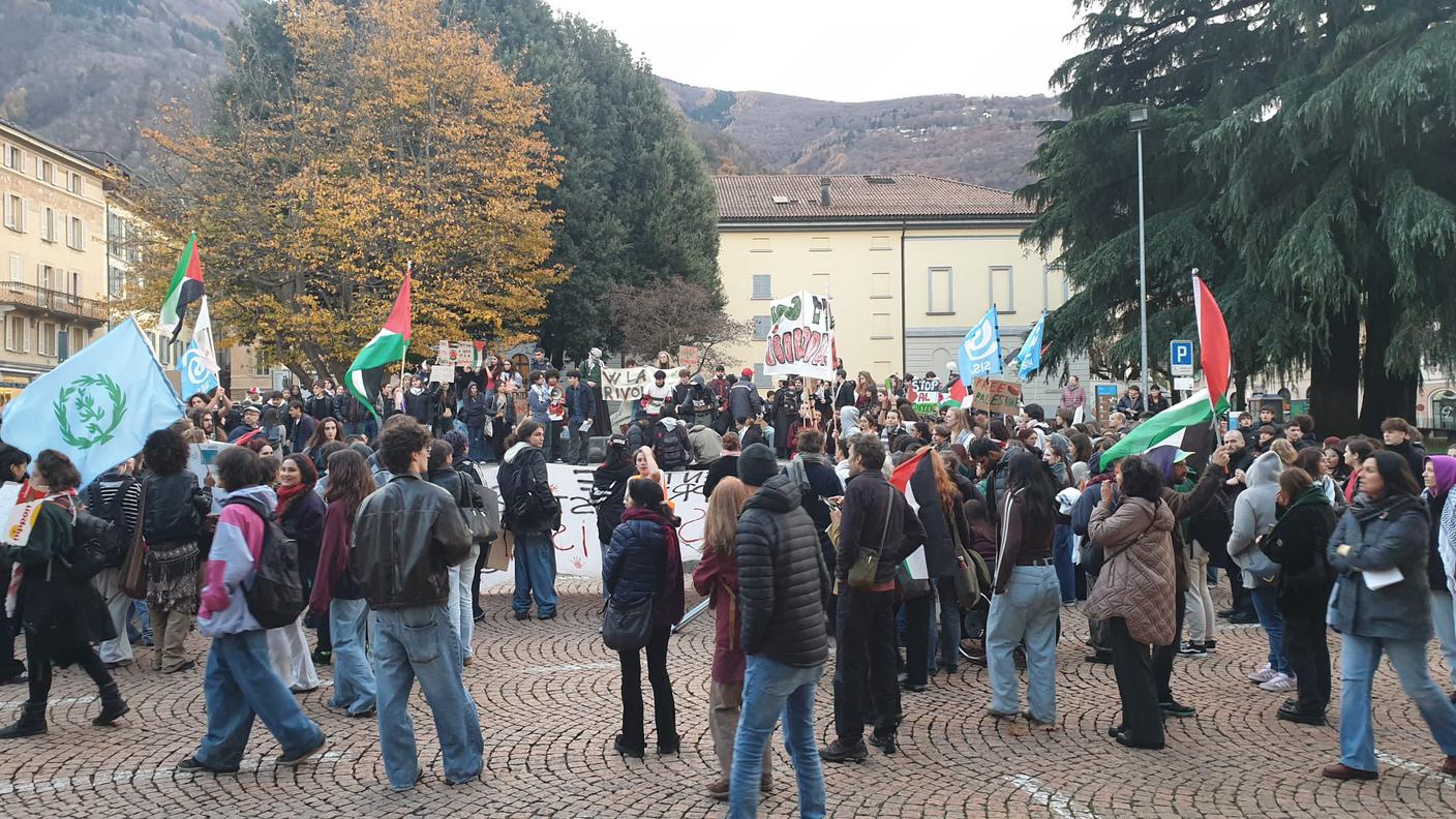 I manifestanti in Piazza Governo