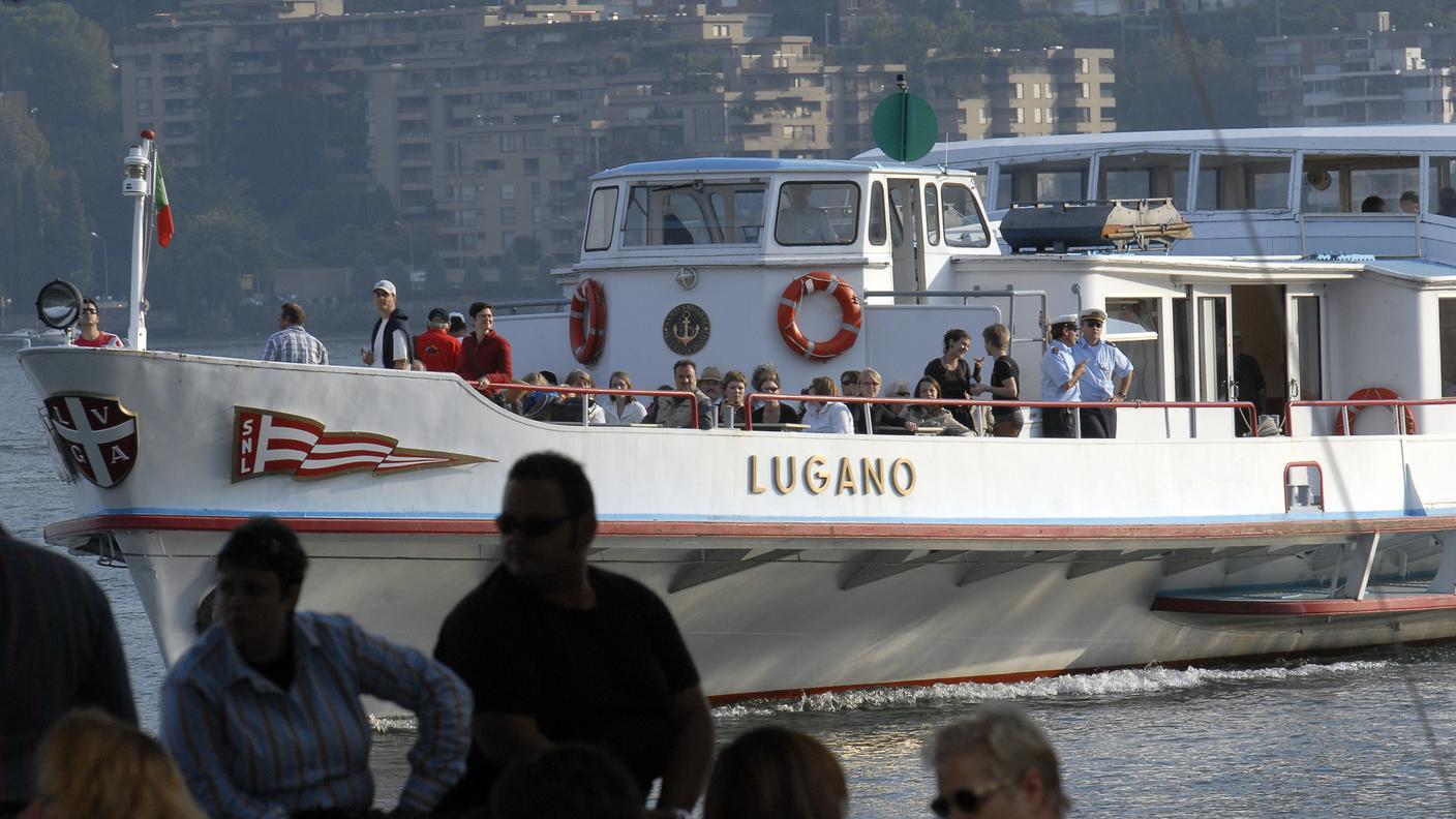 La minoranza chiedeva anche una navigazione pubblica sul Ceresio e sul Verbano finanziata tramite la Legge sul turismo, con critiche all’attuale gestione della Società Navigazione Lugano