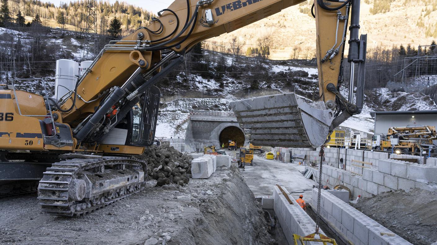 Luogo di installazione per la costruzione delle gallerie di accesso della seconda canna del tunnel stradale del San Gottardo, fotografato martedì 18 gennaio 2022 ad Airolo.