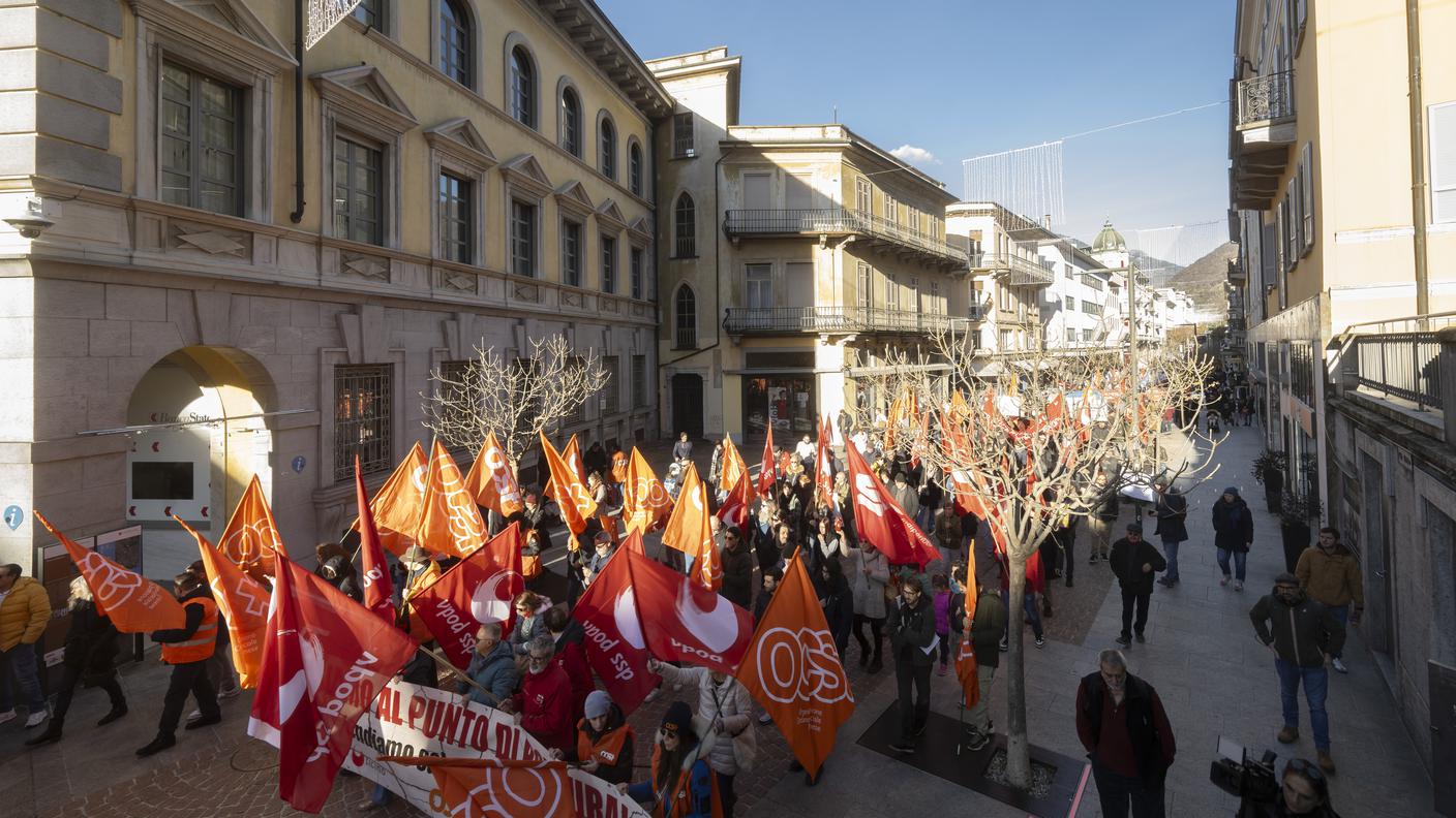 Il corteo partito dalla stazione