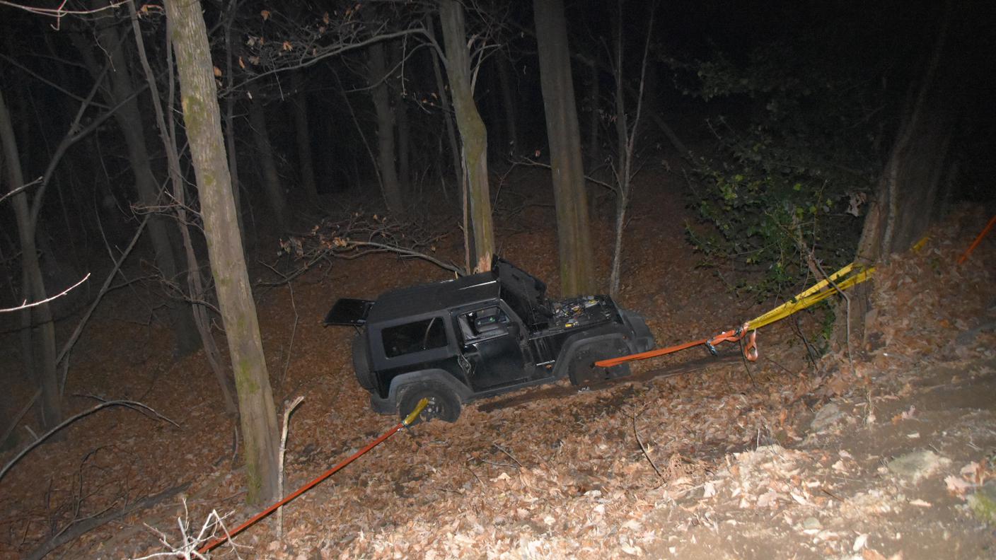 La vettura finita in un dirupo