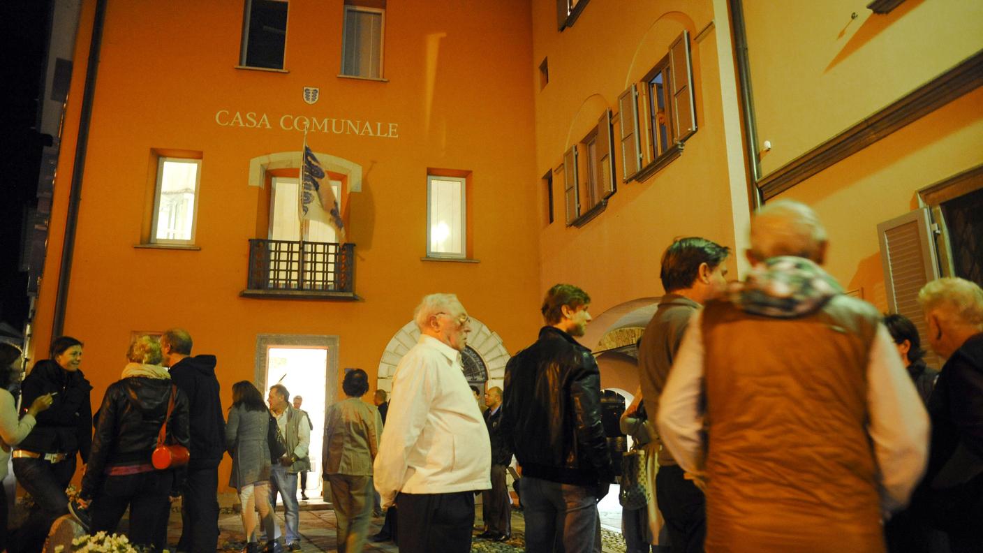 Bissone, lunedì sera, dopo la riunione del Consiglio comunale