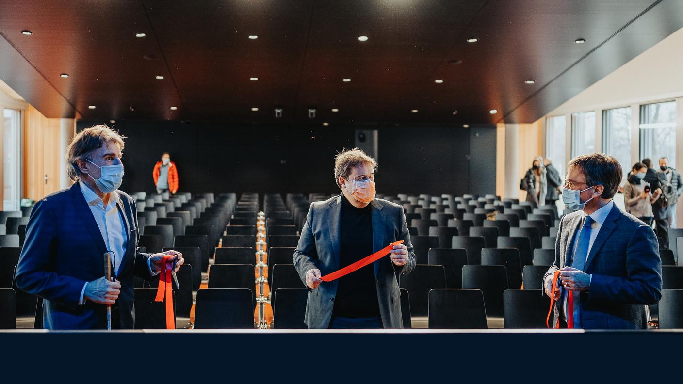 Da sinistra a destra Manuele Bertoli, Adriano Agustoni e Christian Vitta in un'immagine scattata durante la cerimonia