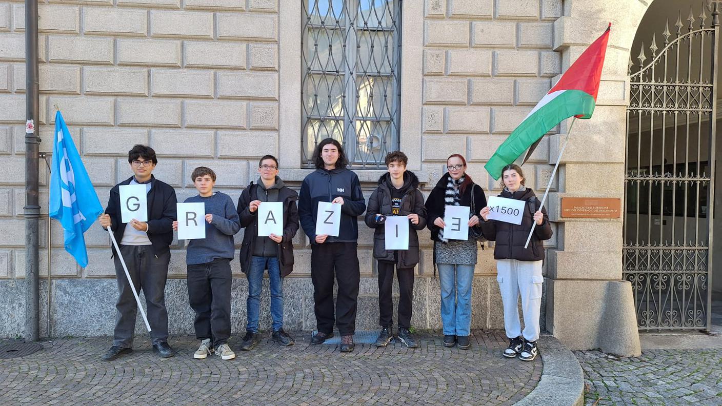 La consegna della lettera con le 1'500 firme