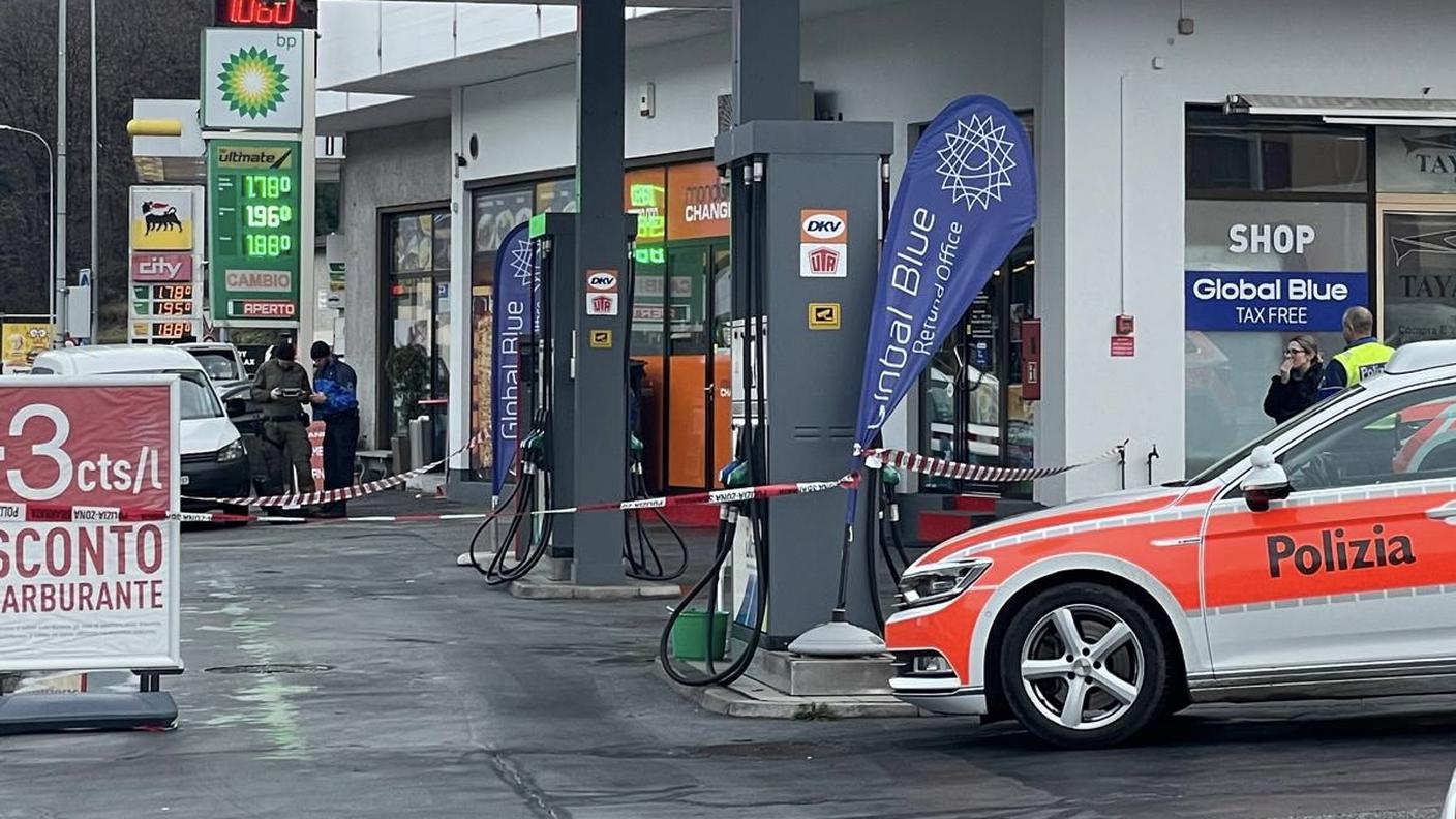 Il colpo è stato messo a segno in un distributore di benzina in via San Gottardo a Cadenazzo