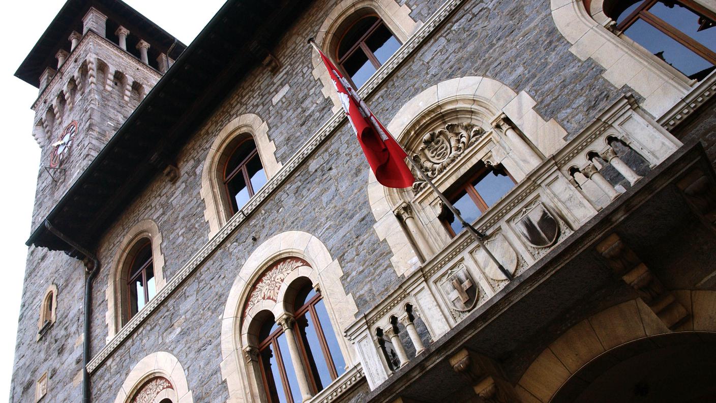 La misura decisa dal Municipio concerne gli esercizi che trasformano le loro attività in veglioni mascherati o sale da ballo