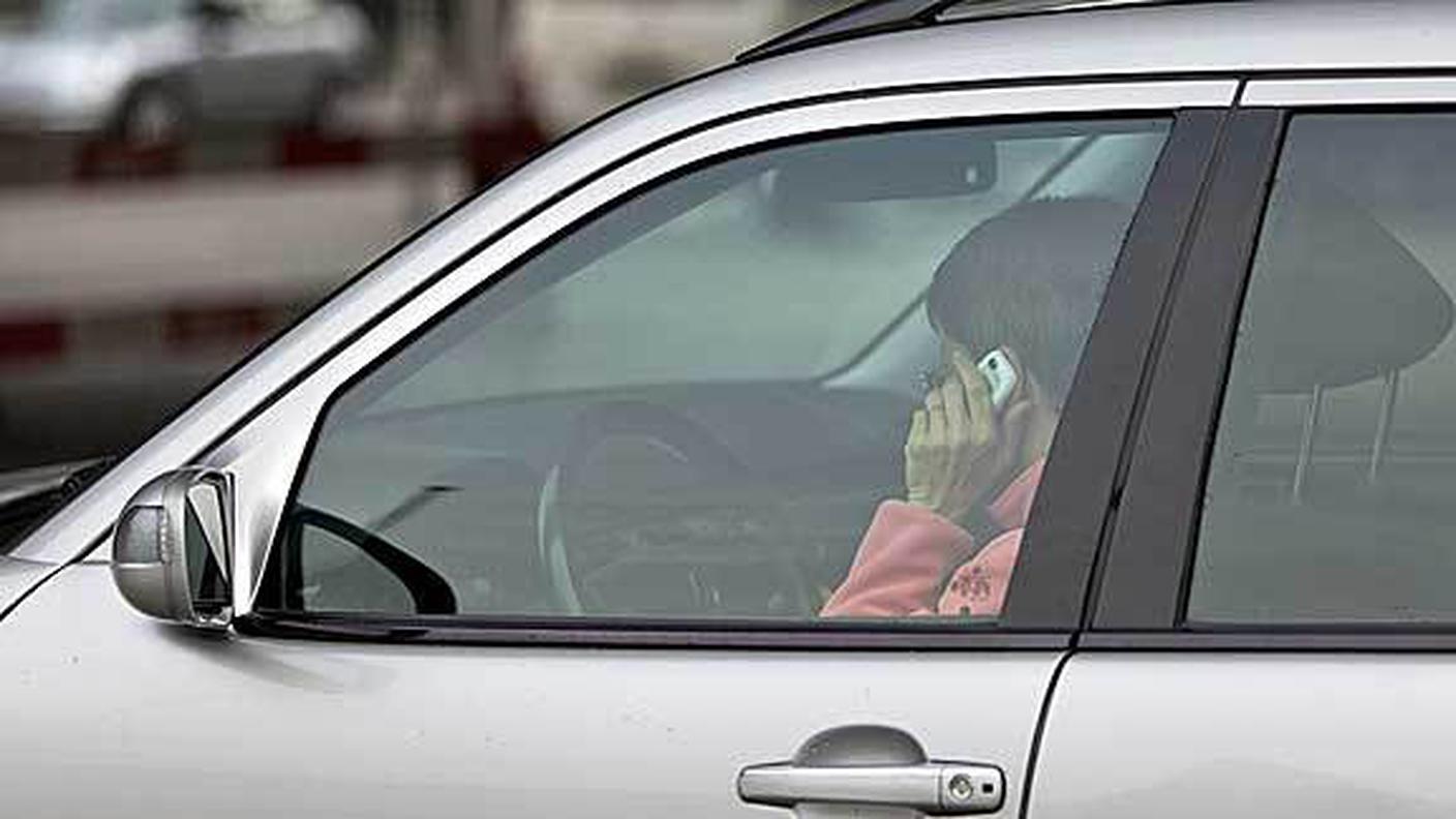 Incrementati gli sforzi per lottare contro l'uso dei cellulari al volante