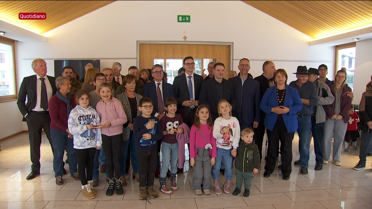 Il Consiglio di Stato ha incontrato la popolazione e i bambini di Isone