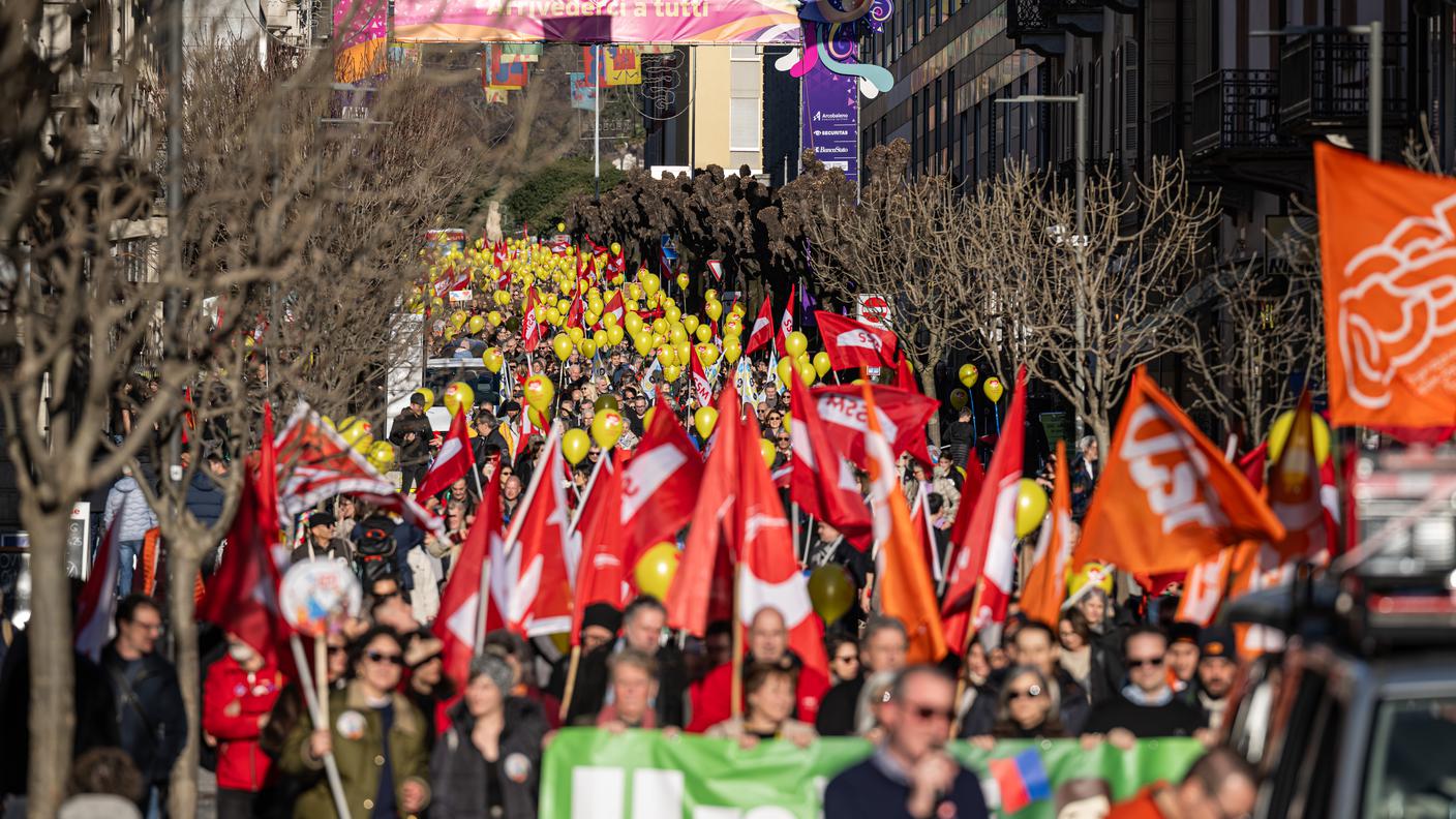 Sono alcune migliaia le persone che sabato sono scese in piazza a Bellinzona