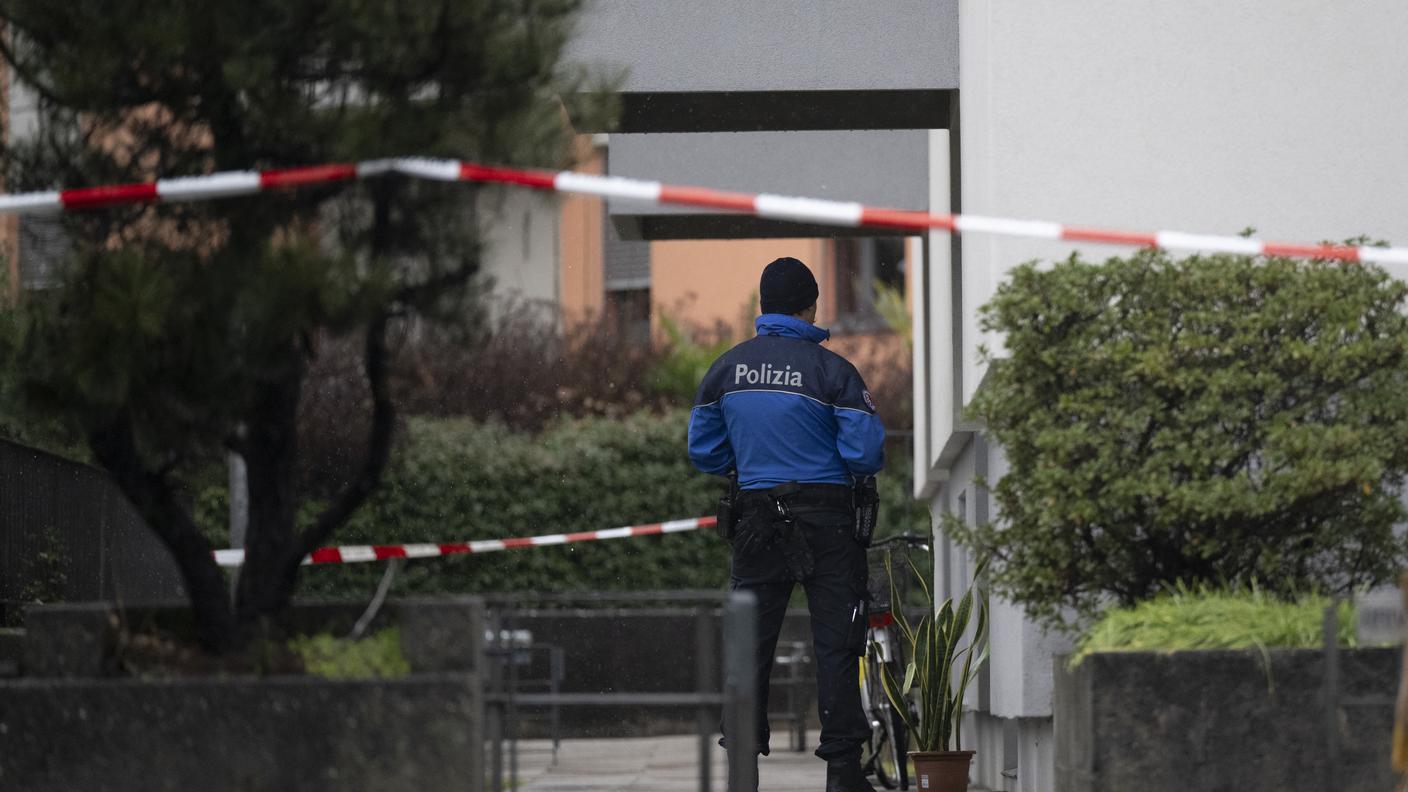 La polizia sul luogo in cui è avvenuto il delitto