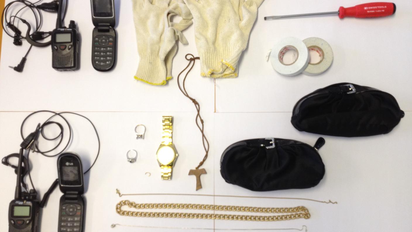 Furti anziani_arresti Cassarate_refurtiva_21.6.2012_polizia TI.jpg
